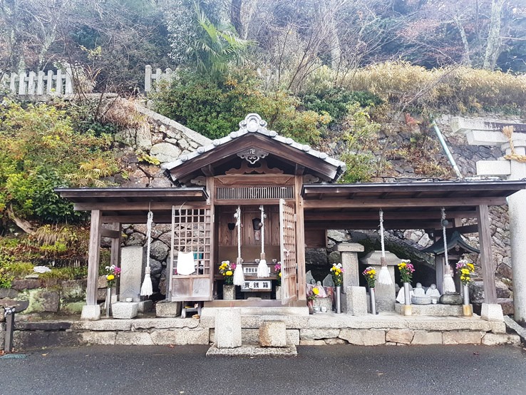 岩浪稲荷神社